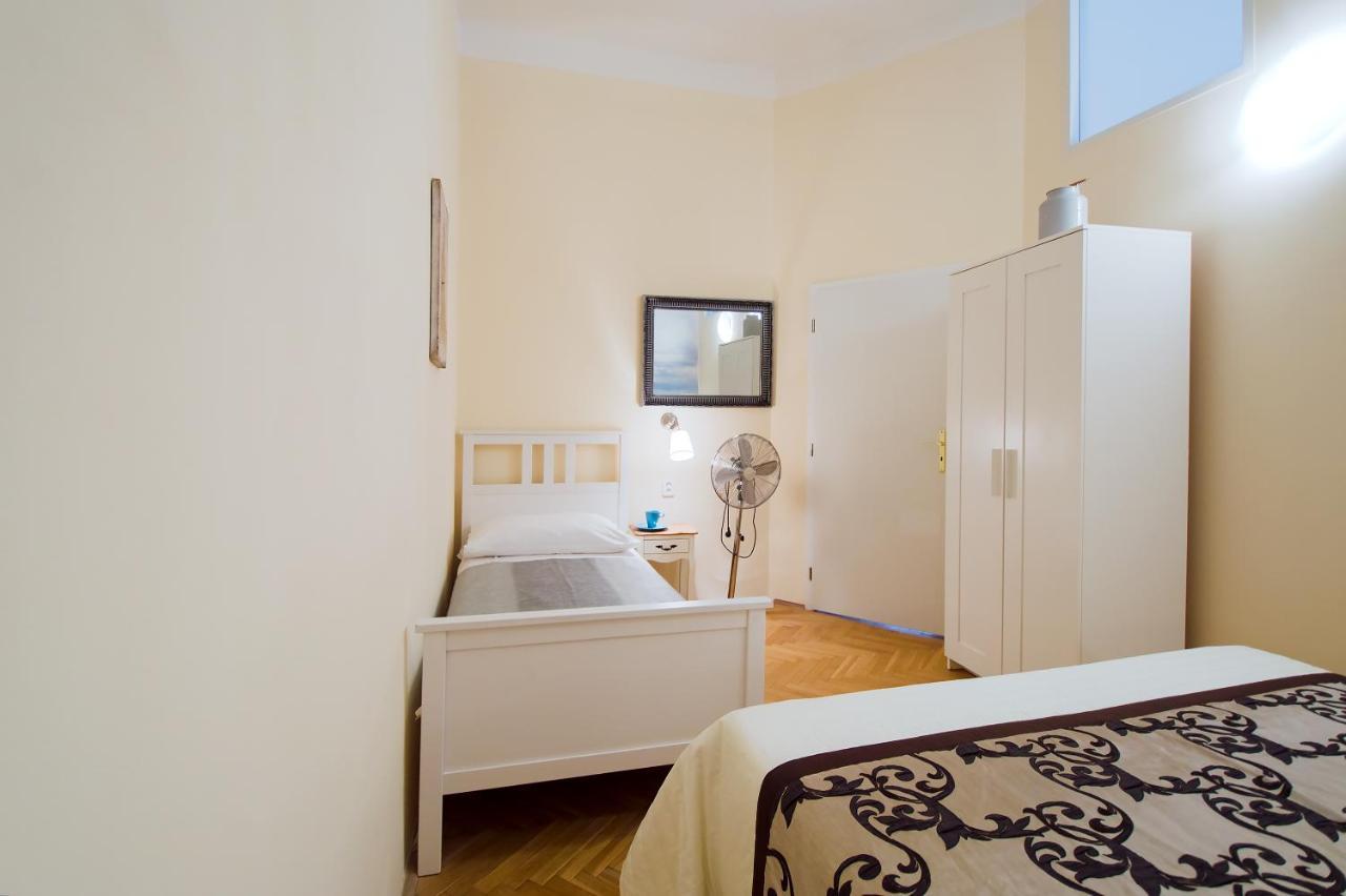 City Center Apartment Legerova Прага Екстериор снимка