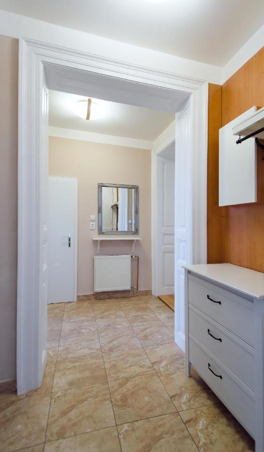 City Center Apartment Legerova Прага Екстериор снимка