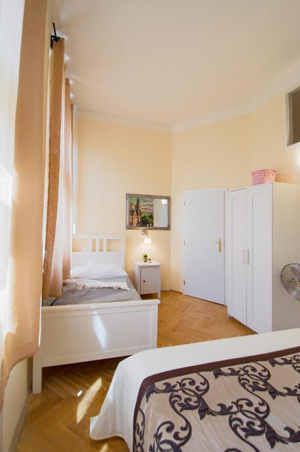 City Center Apartment Legerova Прага Екстериор снимка